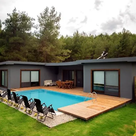 Oludeniz'de Kiralik 8 Kisilik 3 Odali, 3 Banyolu Muhafazakar Villa
