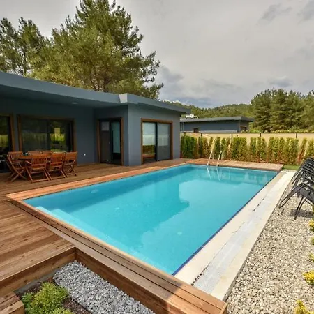 Oludeniz'de Kiralik 8 Kisilik 3 Odali, 3 Banyolu Muhafazakar Villa *